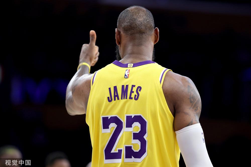 他成功地将 他成功地将